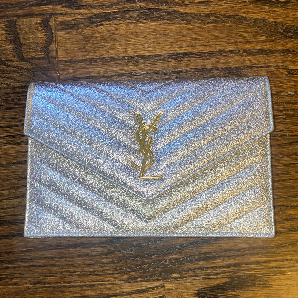 YSL METALLIC CASSANDRE MATELASSÉ ENVELOPE CHAIN WALLET 🔥🔥🔥 Hot Buy!!